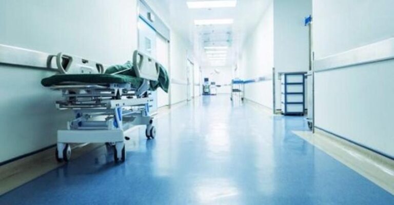 Συνέβη στη Θεσσαλονίκη – Έδωσαν εξιτήριο σε 43χρονο και πέθανε σε καρέκλα νοσοκομείου