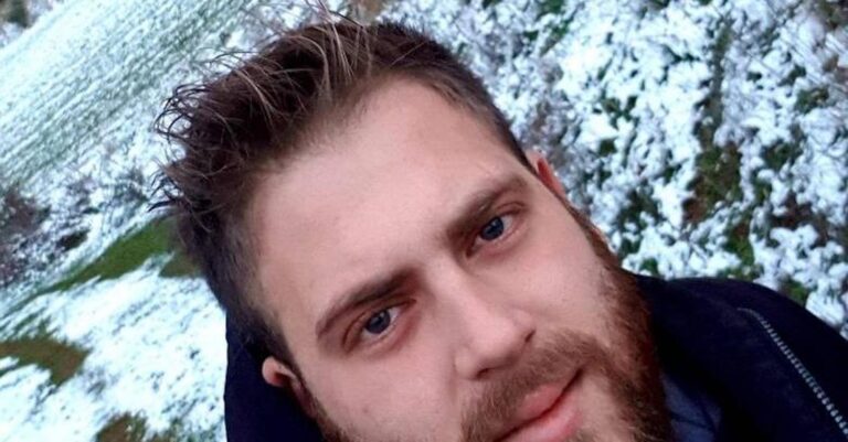 Πάτρα: Αυτός είναι ο 28χρονος που δίνει μάχη στην ΜΕΘ – Η μηχανή του καρφώθηκε σε ιχ και πήρε φωτιά