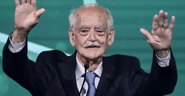 Σάλος στο διαδίκτυο με τα αρνητικά σχόλια για τον Απόστολο Κακλαμάνη στο συνέδριο του ΠΑΣΟΚ