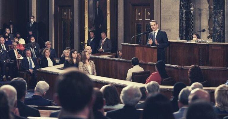 Ένας ηγέτης που σηκώνει την Ελλάδα ψηλά: Τα μηνύματα από την ιστορική ομιλία του Κυριάκου Μητσοτάκη στο Κογκρέσο