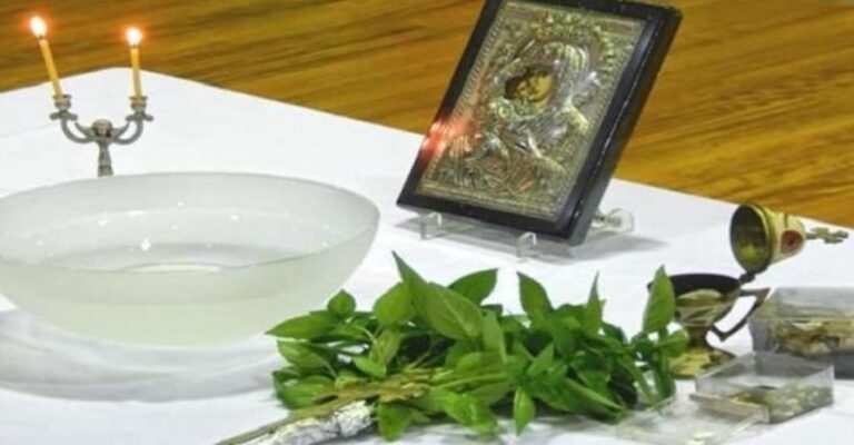 «Πίνετε Αγιασμό, όσο πιο συχνά, τόσο πιο καλά, Είναι το καλύτερο καί αποτελεσματικότερο φάρμακο. (Αρχιεπίσκοπος Άγιος Λουκάς καί ιατρός)