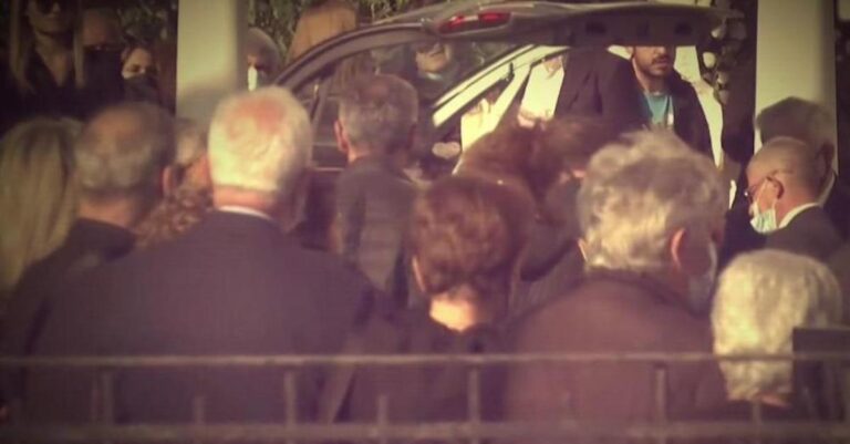 Γυναικοκτονία Καβάλα: Ράγισαν καρδιές στην κηδεία της φαρμακοποιού