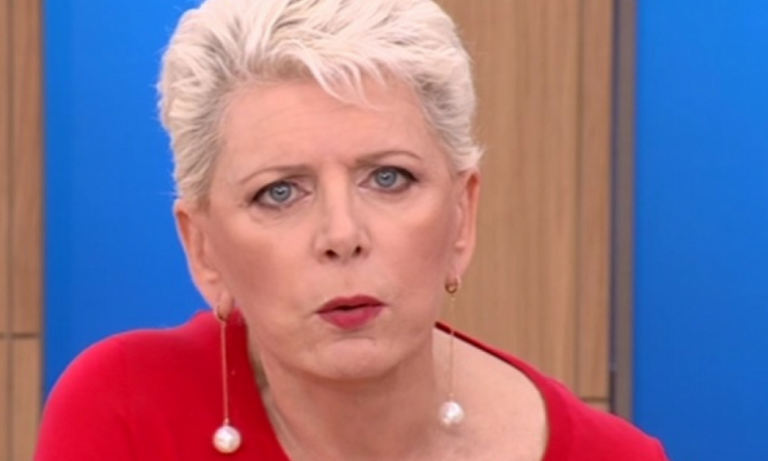 «Ασέβεια»: Αυτή είναι η αφίσα με τον Γιώργο Κωνσταντίνου που εξόργισε την Έλενα Ακρίτα