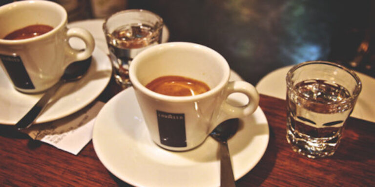 Του ζήτησαν 2 ευρώ για έναν εσπρέσο και… φώναξε την Αστυνομία