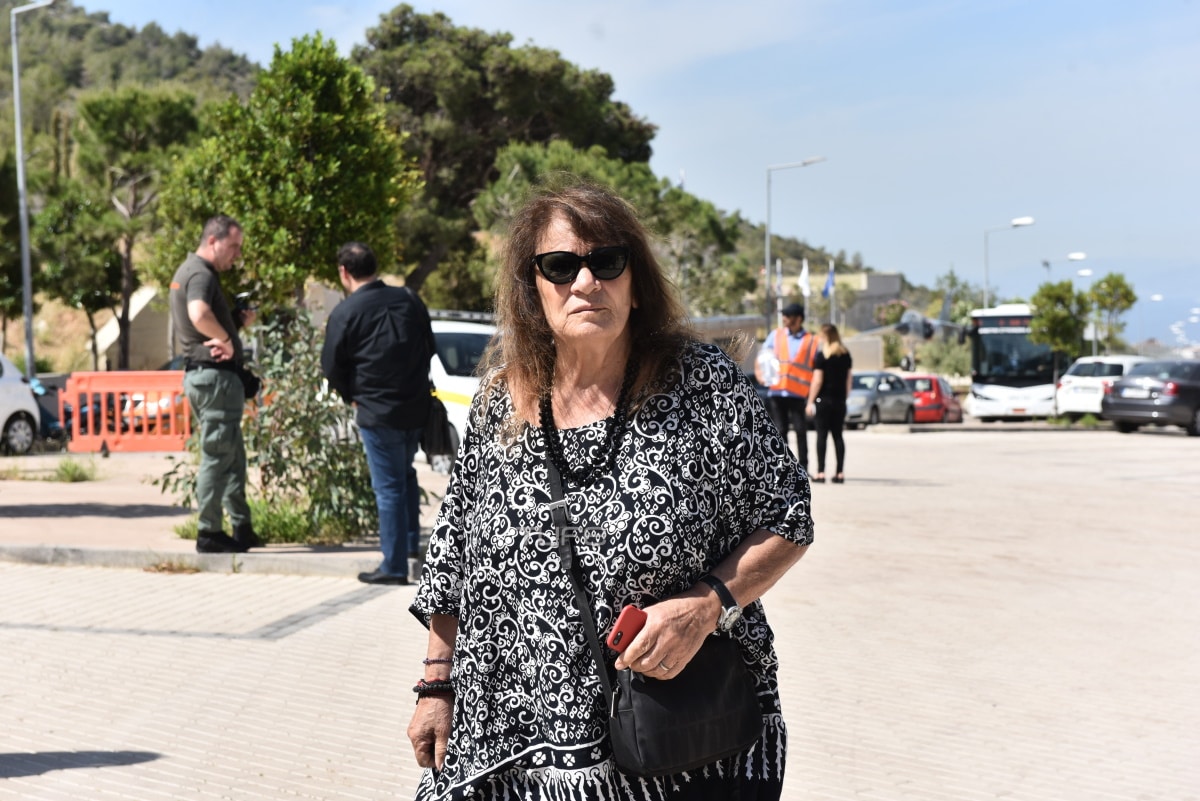 Κηδεία Δάκη: Σε κλίμα βαθιάς συγκίνησης το τελευταίο «αντίο» στον τραγουδιστή 6 elpida 1