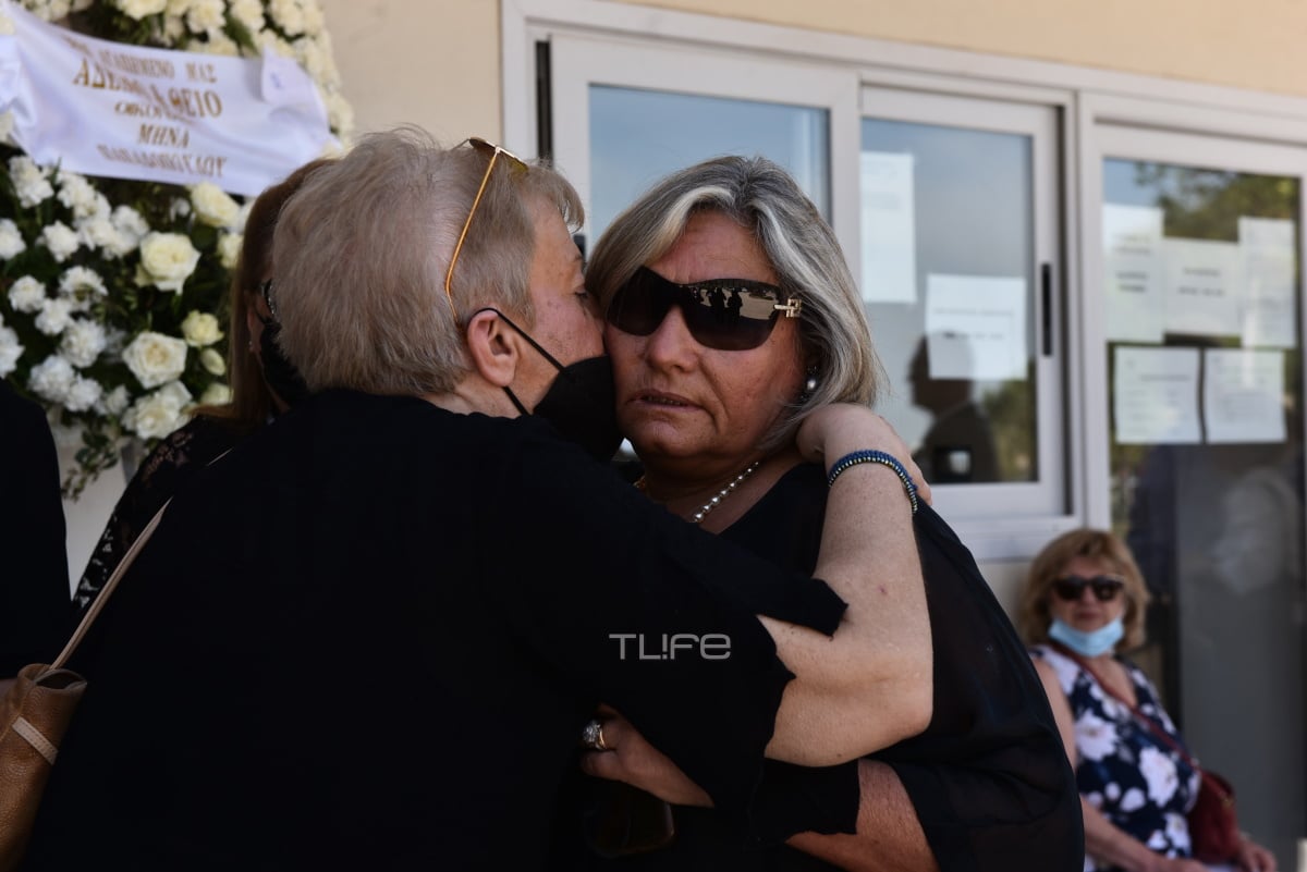Κηδεία Δάκη: Σε κλίμα βαθιάς συγκίνησης το τελευταίο «αντίο» στον τραγουδιστή 2 loukila