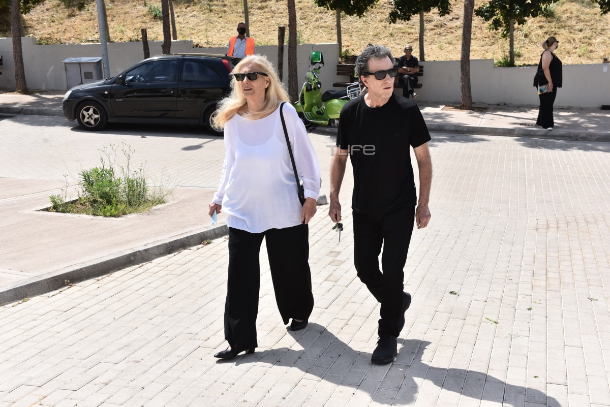 Κηδεία Δάκη: Σε κλίμα βαθιάς συγκίνησης το τελευταίο «αντίο» στον τραγουδιστή 14 mpigalis