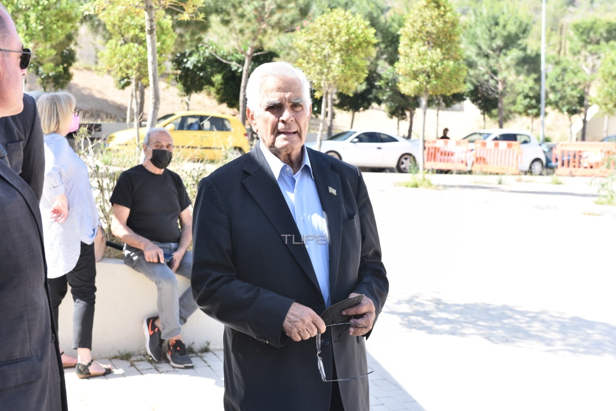 Κηδεία Δάκη: Σε κλίμα βαθιάς συγκίνησης το τελευταίο «αντίο» στον τραγουδιστή 17 prekas1