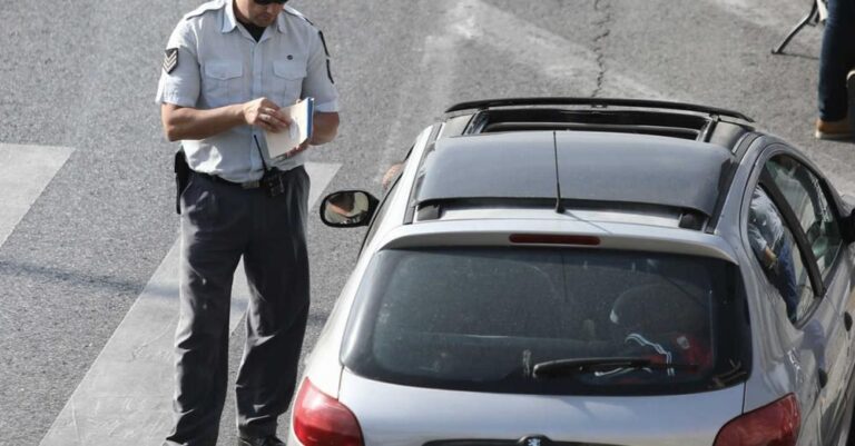 ΛΕΑ: Εκατοντάδες οδηγοί έμειναν χωρίς δίπλωμα για δύο μήνες