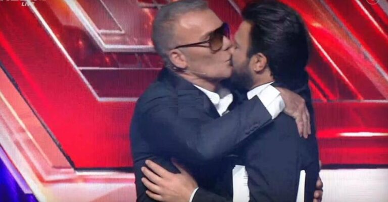X Factor: Ανδρέας Γεωργίου και Στέλιος Ρόκκος φιλήθηκαν στο στόμα