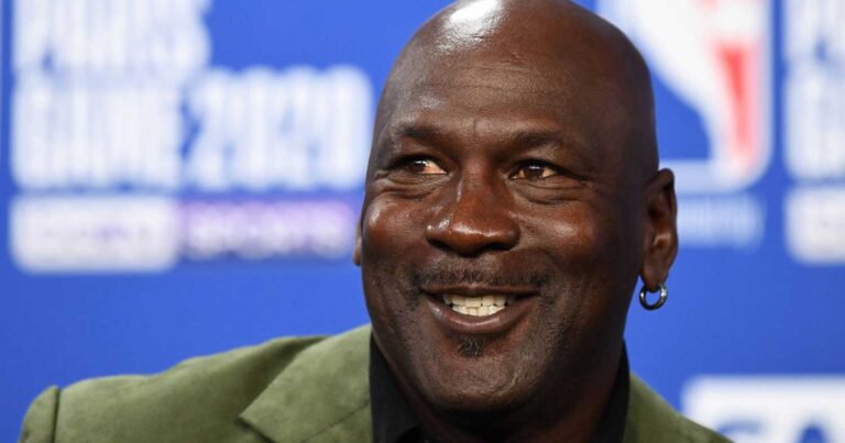 Μάικλ Τζόρνταν: Ανοίγει νοσοκομεία για άτομα με χαμηλó εισóδημα