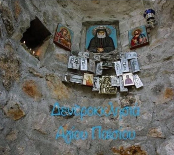Το ξεχωριστό εκκλησάκι που χτίστηκε μέσα σε δέντρο στην Κόνιτσα 9 1 13 67