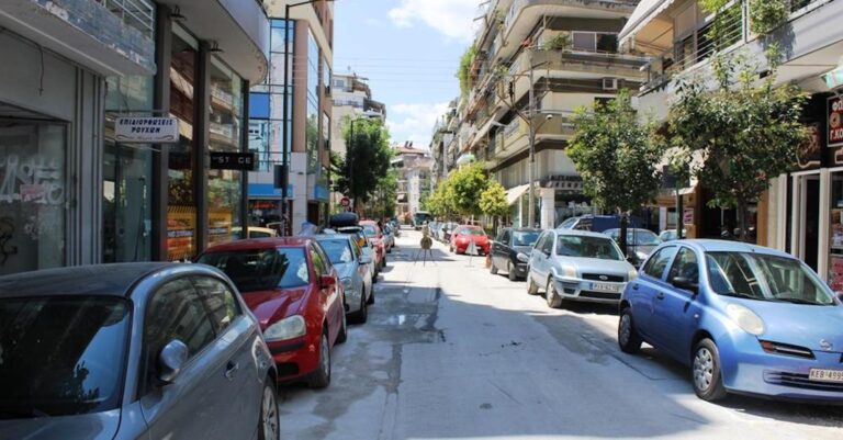 Λάρισα: Κάλεσε την αστυνομία γιατί νόμιζε ότι της έκλεψαν το αμάξι, τελικά είχε παρκάρει αλλού