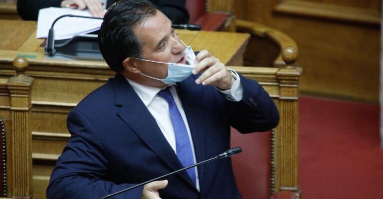 «Δεν νιώθει» ο Άδωνις -Σάλος με τη δήλωση ότι ότι έχουμε τα φθηνότερα καύσιμα