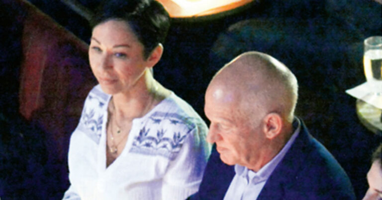 Στο ίδιο σπίτι ο Γιώργος Παπανδρέου με τη σύντροφό του Γουέντι και τη μητέρα του Μαργαρίτα