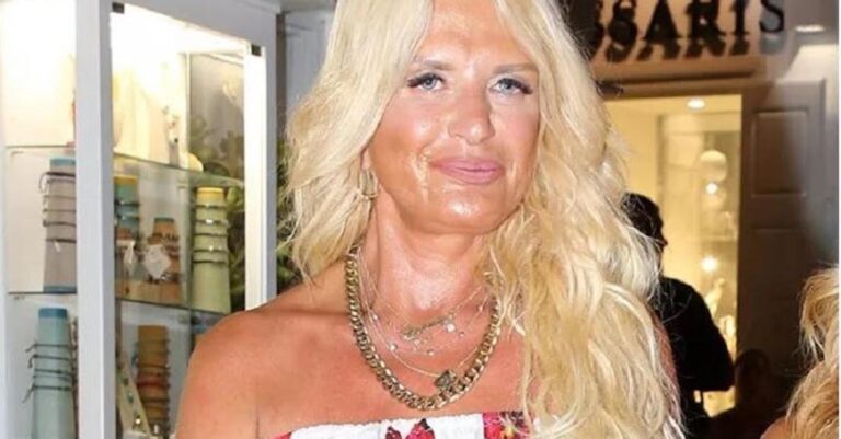 Βάζει κάτω και 20αρες – Η νέα φωτογραφία της Μαρίνας Πατούλη με μίνι κολλητό κόκκινο φόρεμα