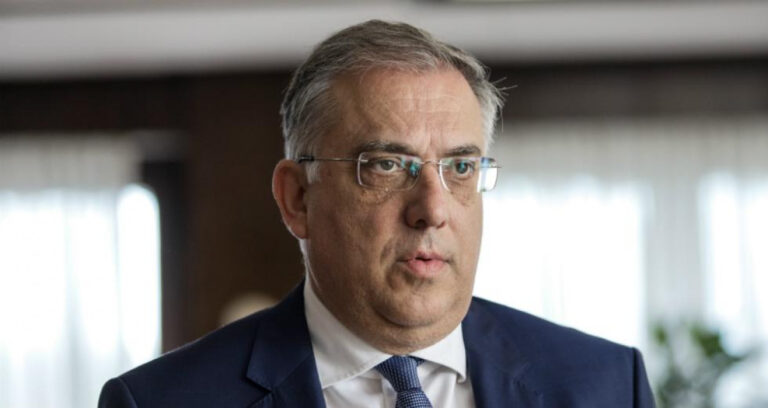Θεοδωρικάκος: «Είμαστε σε ετοιμότητα και στον Έβρο και στα νησιά»