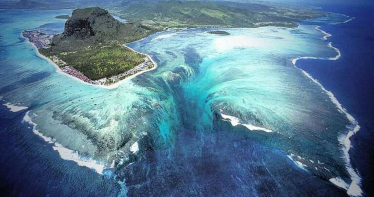 O υποθαλάσσιος καταρράκτης που βρίσκεται στο Μαυρίκιο είναι ένα θαύμα της φύσης