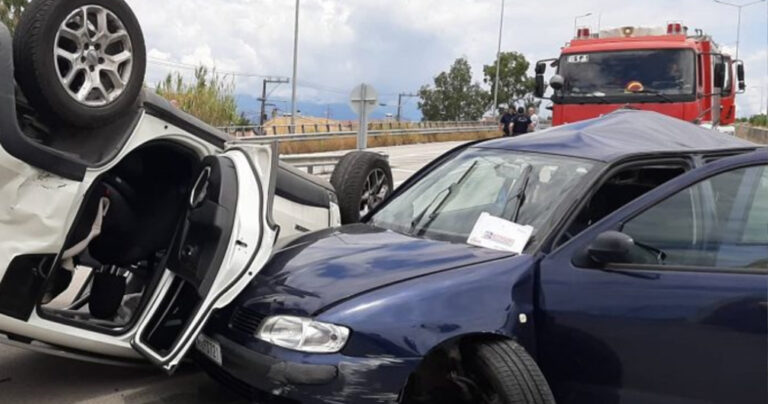 Τρομακτικό τροχαίο στην Πατρών-Κορίνθου: Αυτοκίνητο προσγειώθηκε στο καπό άλλου ΙΧ
