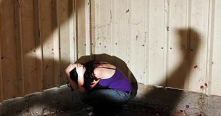 «Δεν σε θέλει ρε @ρχίδι. Γιατί έτσι της ήρθε. ΜΗΝ ΑΠΛΩΝΕΙΣ ΤΟ ΚΟΥΛΟ ΣΟΥ!» – Συγκλονιστική ανάρτηση για τις γυναικοκτονίες