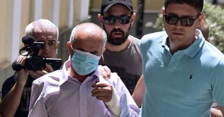 Κουκάκι: Στον Εισαγγελέα ο συζυγοκτόνος που σκότωσε βασανιστικά την 46χρονη – Πρώτα την ξυλοκόπησε και μετά την κατακρεούργησε