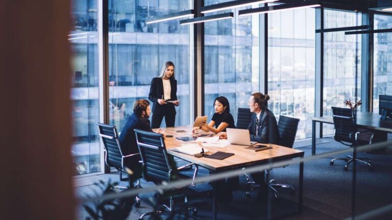 Τέλος η 5ημερη εργασία: Ερχεται 4ήμερη με τα ίδια λεφτά!