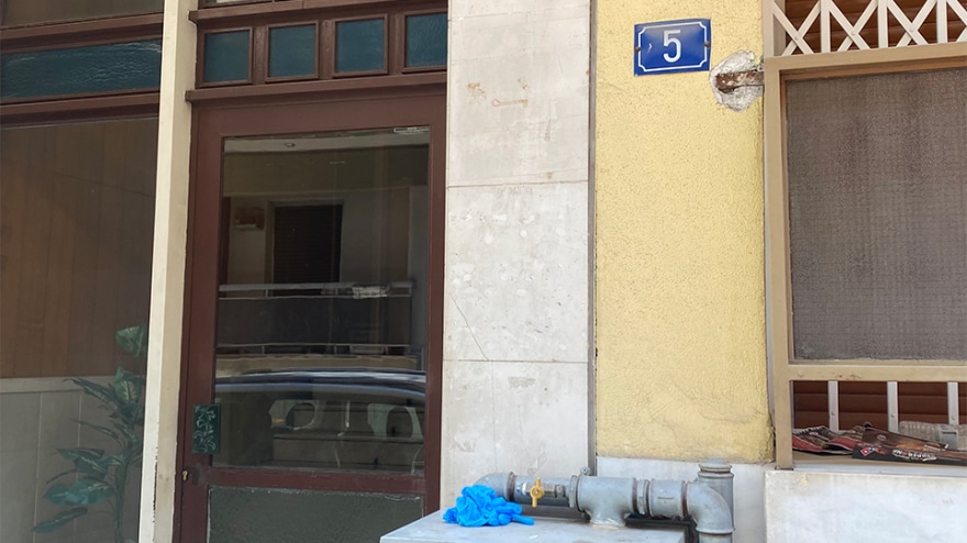 Tραγωδία στο Παγκράτι: 36χρονη μητέρα γλίστρησε, έπεσε από το μπαλκόνι και σκοτώθηκε 1 pagkrati-polykatoikia-3