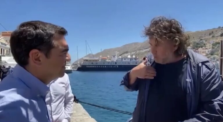 Ψηφοφόρος της ΝΔ σε Τσίπρα: «Πες στον Μητσοτάκη, αν συνεχίσει αυτό το βιολί θα χάσει τις εκλογές»