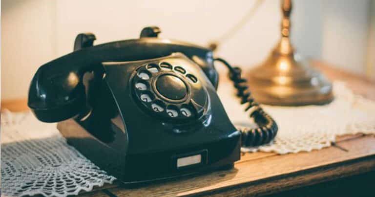 Στη γενιά που μεγάλωσε με σταθερó τηλέφωνο – θuμάσαι τότε;