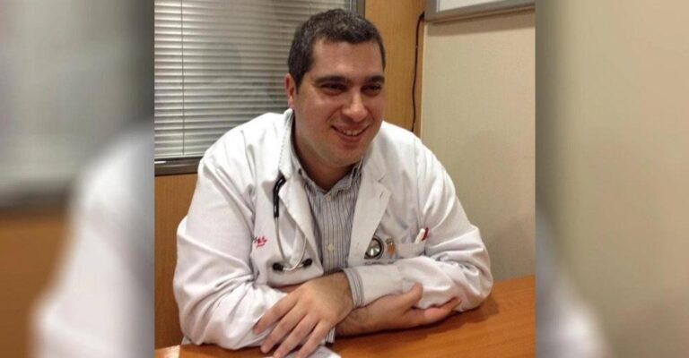 Βραβεύτηκε η σύζυγος του πνευμονολόγου που μολύνθηκε από ασθενή με κορωνοϊό και πέθανε – Ήταν μπαμπάς 3 μικρών παιδιών