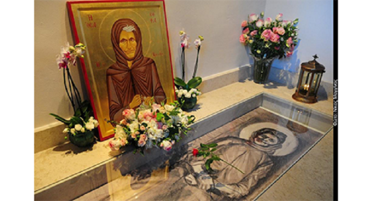 «Τότε η Σοφία το κάνει αεροβάπτισμα και το ονομάζει Χάρη, Θεοχάρη, να ρθεϊ η χάρη του Θεού να σωθεί το παιδί»