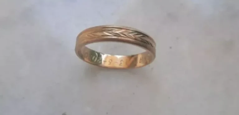 Αγρίνιο: Μικρός κολυμβητής βρήκε στον βυθό χρυσή βέρα – Έψαξε και βρήκε την κάτοχο