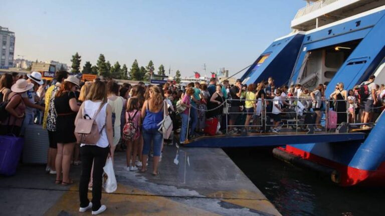 Ένας στους δύο δεν θα πάει φέτος διακοπές – Τρομάζουν οι τιμές προϊόντων, ενέργειας