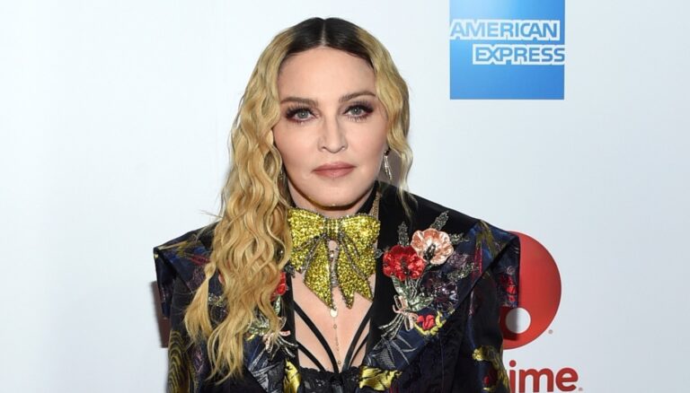 Madonna: Ο γιος της χορεύει στην κουζίνα φορώντας μεταξωτό φόρεμα