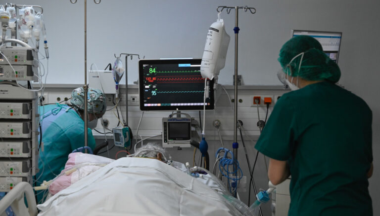 Αuτοκτόνησε γιατρός που δεχόταν απειλές από αντιεμβολιαστές