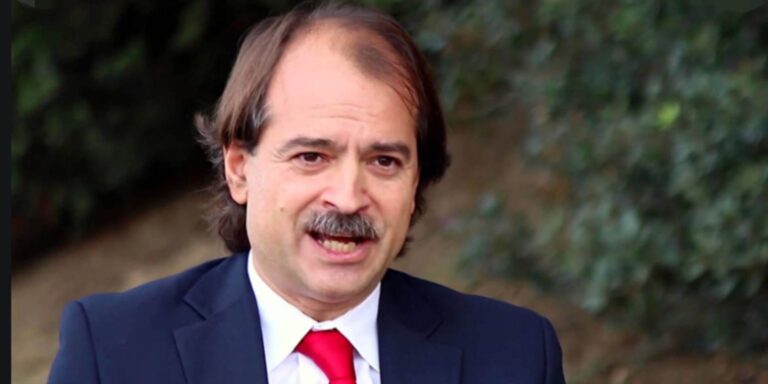 «Καταπέλτης» ο καθηγητής Ιωαννίδης: «Θεσμοί και κυβερνήσεις έγιναν έρμαιο στα χέρια της βιομηχανίας»