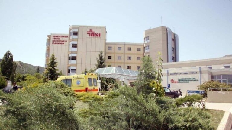 Πανεπιστημιακό Νοσοκομείο Ιωαννίνων: Μητέρα δώρισε το νεφρό της για το γιό της