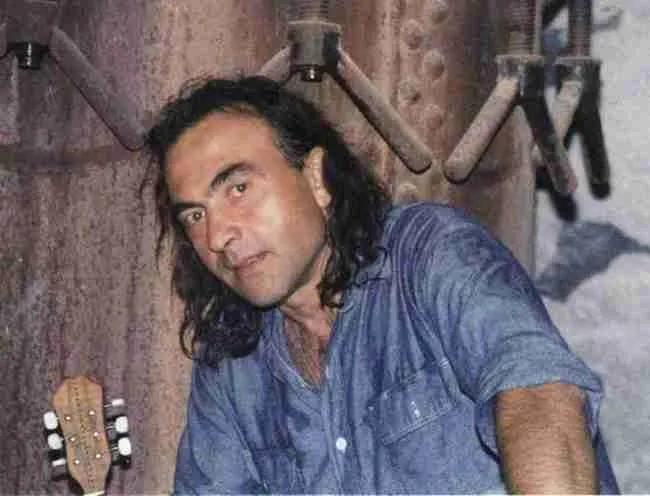 Ο υπέροχος "Αύγουστος" του Νίκου Παπάζογλου. Η ιστορία ενός εκ των ωραιότερων ελληνικών ερωτικών τραγουδιών