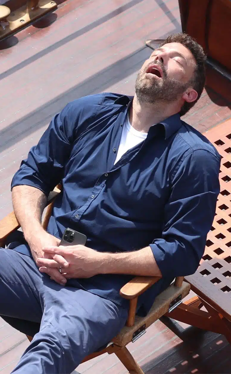 rs 634x1024 220723120345 634 ben affleck asleep.ct