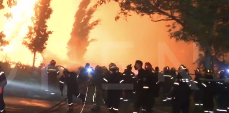 Φωτιά στην Πεντέλη: Έστησαν ανθρώπινο «τείχος» στο Παίδων – Συγκλονίζει η ηρωική μάχη των πυροσβεστικών δυνάμεων
