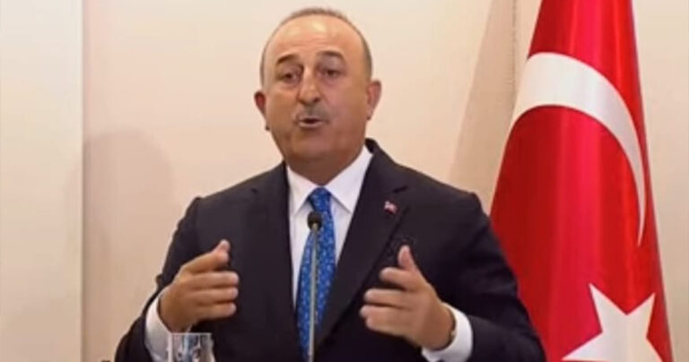 «Δηλαδή επειδή η Ελλάδα είναι μέλος της ΕΕ έχει δικαίωμα να παραβιάζει το διεθνές δίκαιο και τα ανθρώπινα δικαιώματα;»