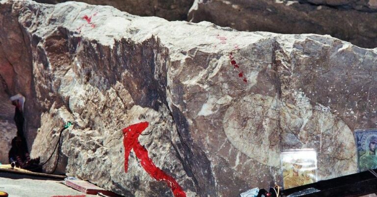 Τα πατήματα της Παναγίας στον Προυσό Ευρυτανίας