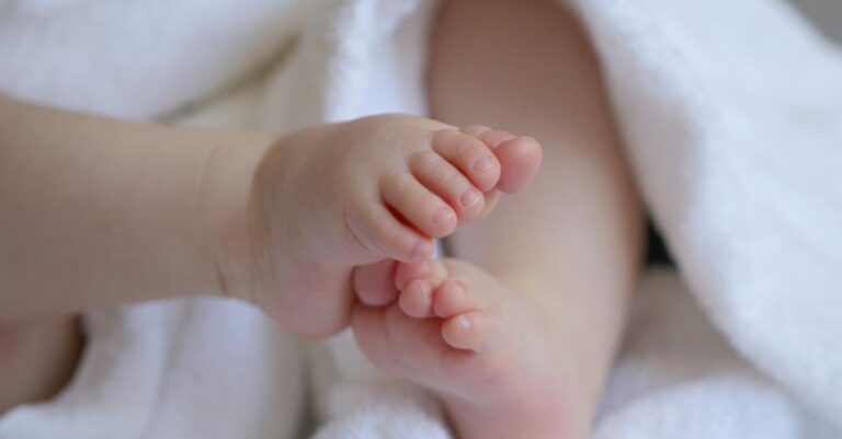 Τραγωδία: 13 μηνών μωρό «έσβησε» από οξεία ηπατίτιδα – Η ανακοίνωση του ΕΟΔΥ