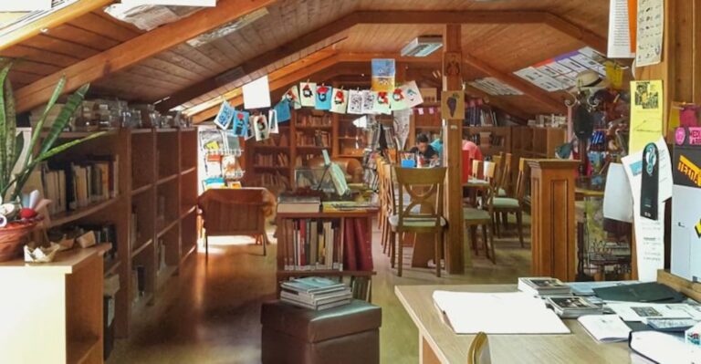 Στο πατάρι ενός μικρού χωριού της Λάρισας υπάρχει μια μαγική, βραβευμένη βιβλιοθήκη – 900 κάτοικοι, 977 ενεργοί χρήστες της βιβλιοθήκης