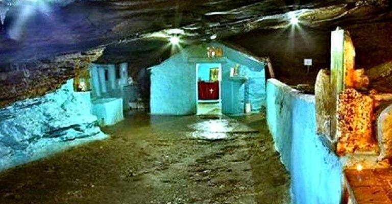 Παναγία Σπηλιανή: Το εκκλησάκι που δεσπόζει μέσα σε μια σπηλιά