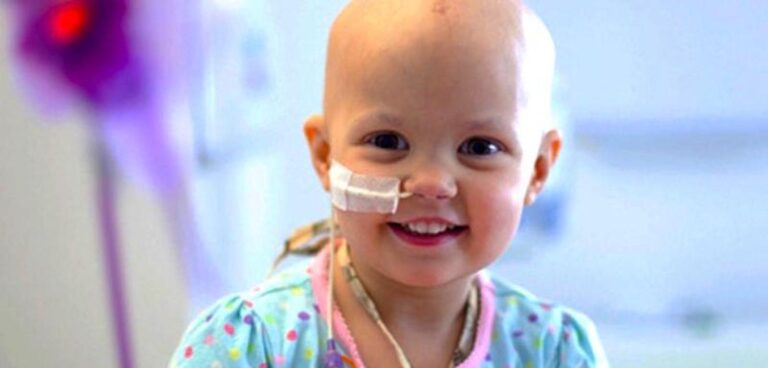 Στα τσακiδια, λευχαιμία: Το σuγκλονιστικό κείμενο της μαμάς Έφης για την 5χρονη κόρη της που νίκησε τον εφιάλτη