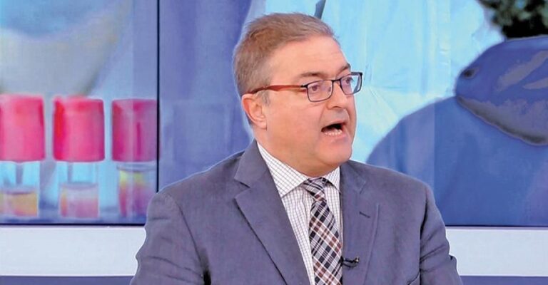 Βασιλακόπουλος: «Αυτοί που έχουν κάνει μόνο 3 δόσεις έχουν 4πλασιο κίνδυνο να πεθάνουν»
