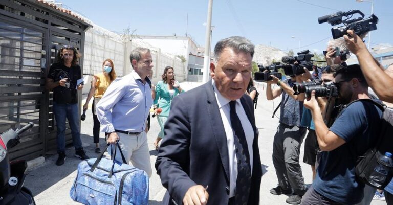 Σάλος για τον Κούγια: Δημοσιοποίησε φωτογραφίες των θυμάτων του Λιγνάδη – Να του αφαιρεθεί η «άδεια» ζητάει ο Βαρουφάκης