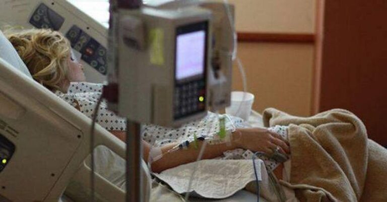 «Μεγάλο σχολείο τα νοσοκομεία. Γι’αυτό όταν ξυπνήσεις αύριο μην παραπονεθείς για τίποτα, τα έχεις όλα»