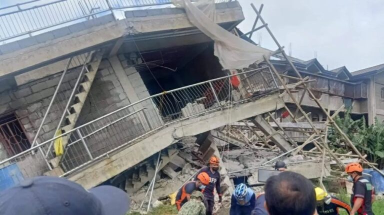 Σεισμός 7,1 Ρίχτερ στις Φιλιππίνες: Επιχειρήσεις έρευνας και διάσωσης στην Άμπρα